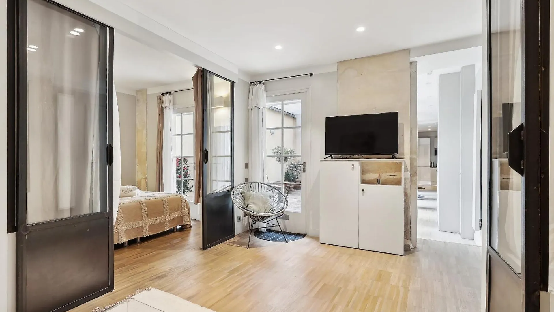 Bnbnova - Le Marais & Place Des Vosges Paris Apartment